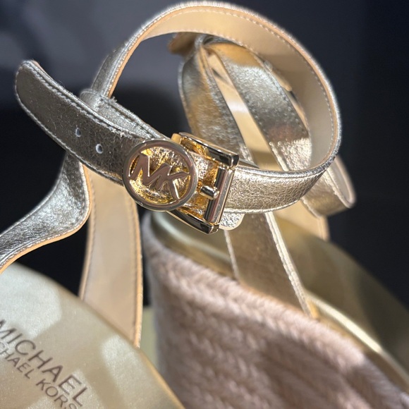 Michael Kors Larissa Wedge Espadrille Met Canvas Embroidered Pale Gold Sz 6 - Picture 4 of 7